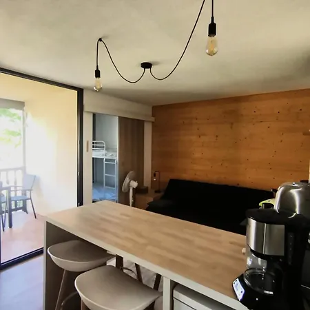 Apartment With Balcony 800 Meters From The Sea דירה